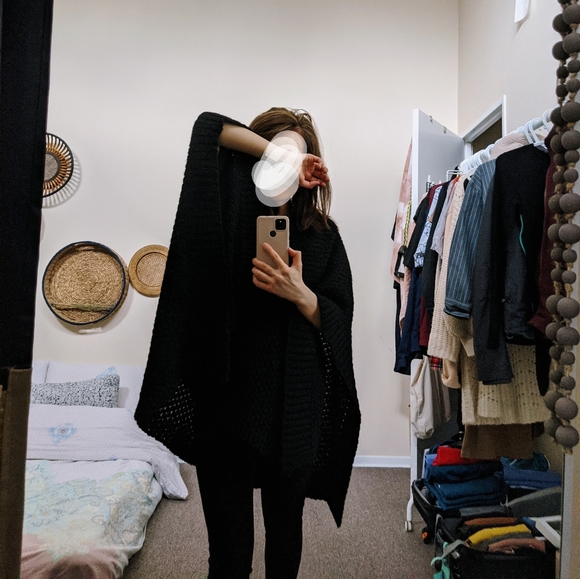 North Pole black knitted ponchos - Picture 4 of 6